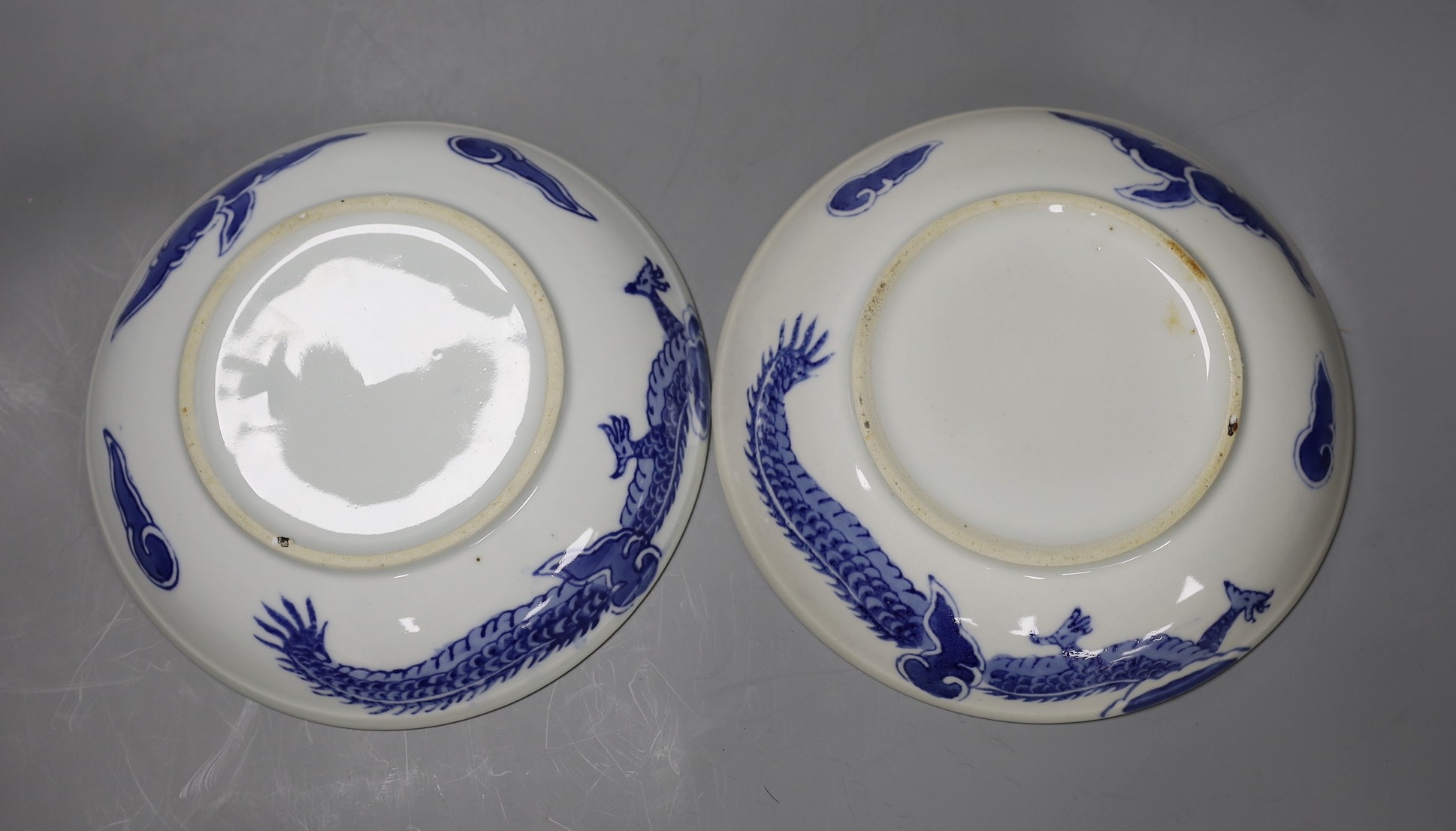 A group of assorted Chinese and Japanese ceramics, 19th and 20th century (15)